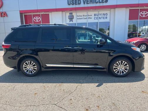 2020 Toyota Sienna XLE