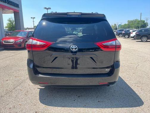 2020 Toyota Sienna XLE