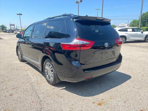 2020 Toyota Sienna XLE