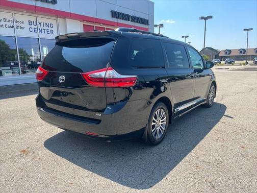 2020 Toyota Sienna XLE