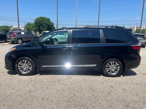 2020 Toyota Sienna XLE