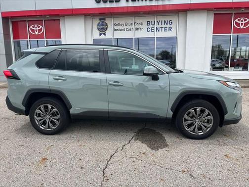 2022 Toyota RAV4 Hybrid XLE Premium
