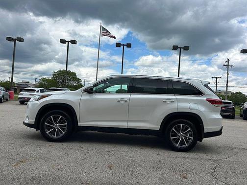 Blizzard Pearl 2019 Toyota Highlander XLE