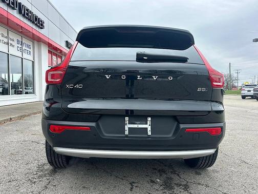 2025 Volvo XC40 B5 Core Bright Theme