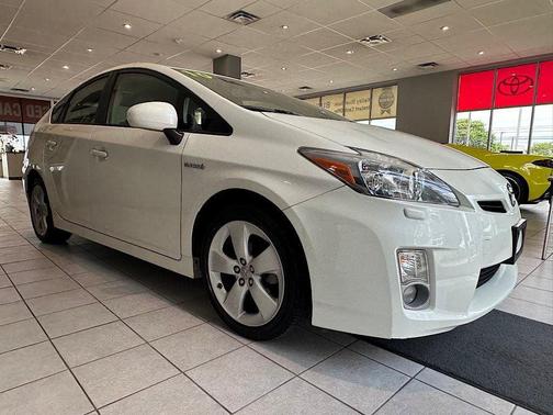 Super White 2010 Toyota Prius V
