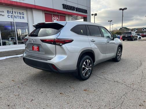 2024 Toyota Highlander XLE