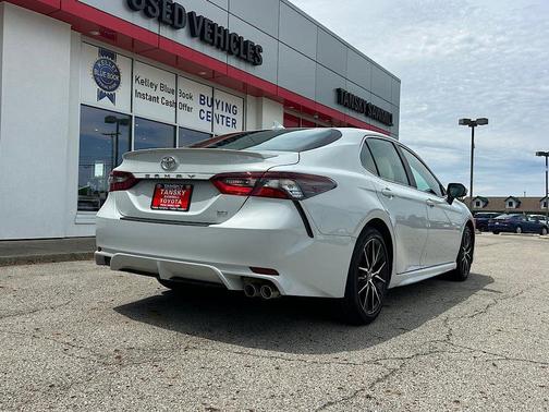Ice Edge 2024 Toyota Camry SE