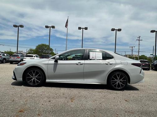 Ice Edge 2024 Toyota Camry SE