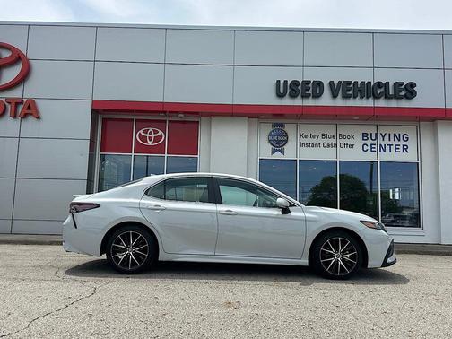 Ice Edge 2024 Toyota Camry SE