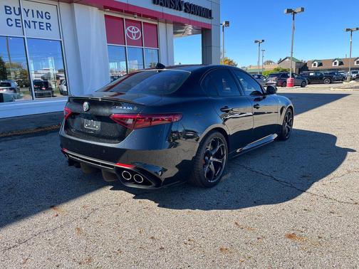 2022 Alfa Romeo Giulia Quadrifoglio