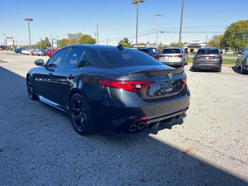 2022 Alfa Romeo Giulia Quadrifoglio