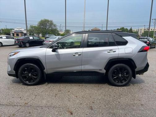 2022 Toyota RAV4 Hybrid SE