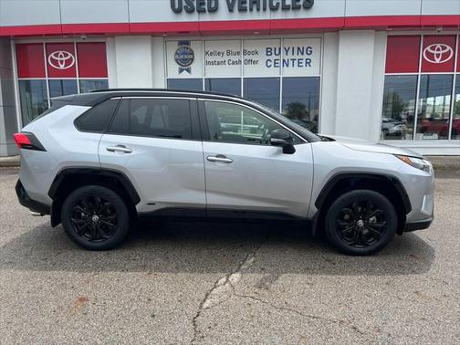 2022 Toyota RAV4 Hybrid SE