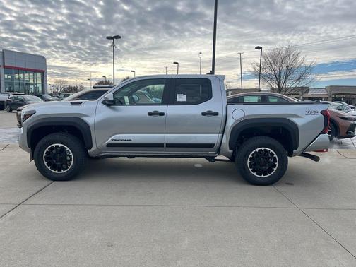 2026 Toyota Tacoma Hybrid TRD Off-Road