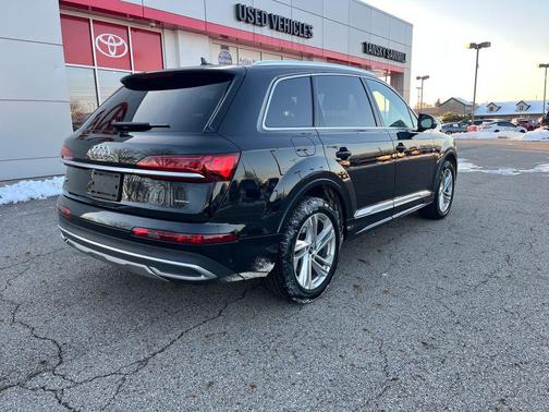 2023 Audi Q7 45 Premium