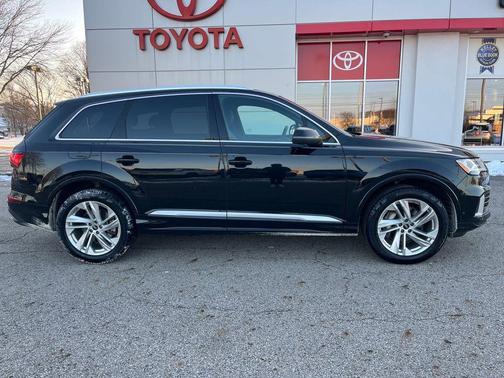 2023 Audi Q7 45 Premium