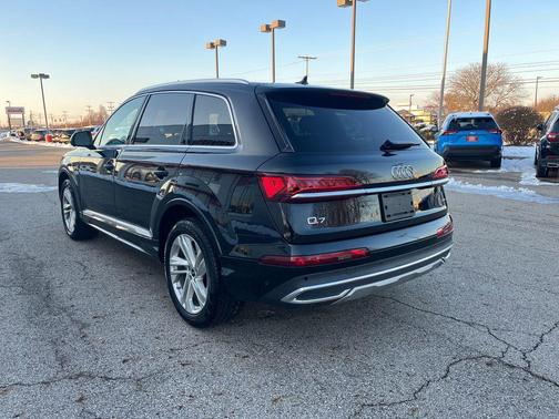 2023 Audi Q7 45 Premium