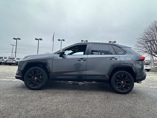 2022 Toyota RAV4 Hybrid SE