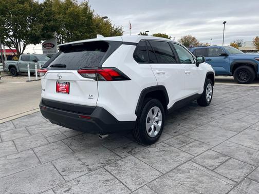 2025 Toyota RAV4 LE