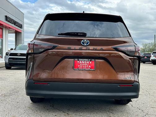 2023 Toyota Sienna LE