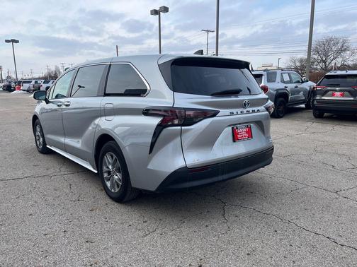 2024 Toyota Sienna LE