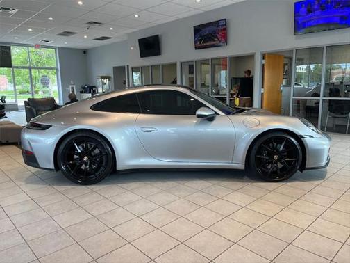 2025 Porsche 911 Carrera