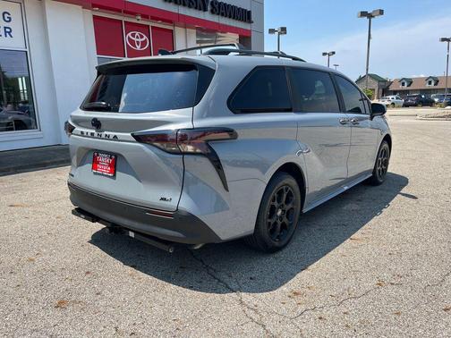 2025 Toyota Sienna Woodland Edition