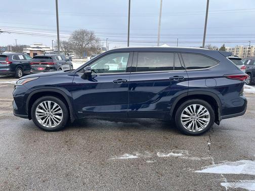 2025 Toyota Highlander Hybrid Platinum