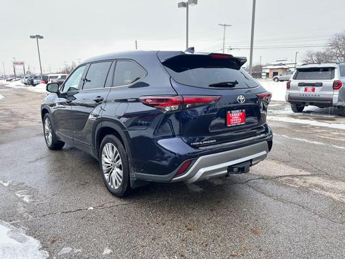 2025 Toyota Highlander Hybrid Platinum