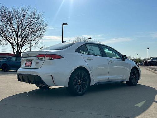 Wind Chill Pearl 2026 Toyota Corolla SE