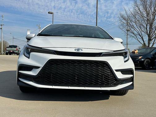 Wind Chill Pearl 2026 Toyota Corolla SE