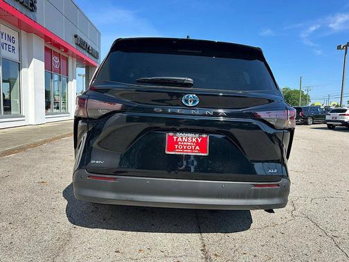 Midnight Black Metallic 2025 Toyota Sienna XLE
