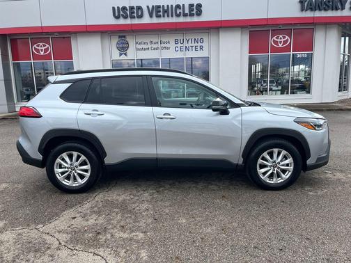 2025 Toyota Corolla Cross LE