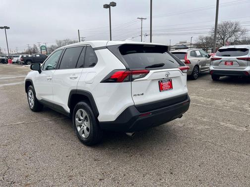 2023 Toyota RAV4 LE