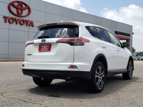 Super White 2018 Toyota RAV4 LE