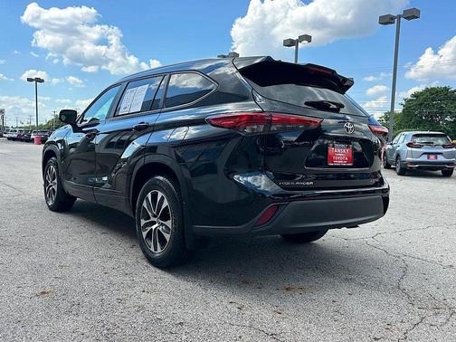 Midnight Black Metallic 2023 Toyota Highlander XLE
