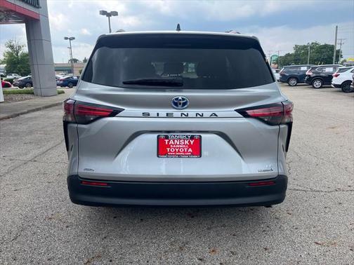 2022 Toyota Sienna LE