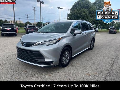 2022 Toyota Sienna LE