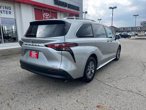 2022 Toyota Sienna LE