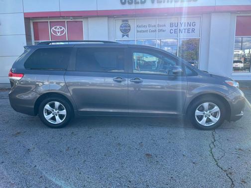 2013 Toyota Sienna LE