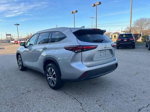 2024 Toyota Highlander LE