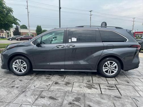 2025 Toyota Sienna XLE 7 Passenger