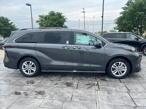 2025 Toyota Sienna XLE 7 Passenger
