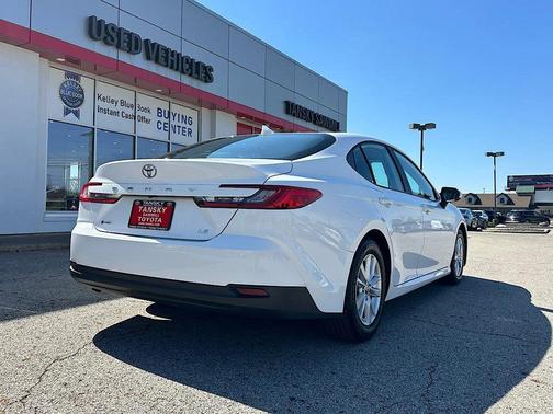 Ice 2025 Toyota Camry LE