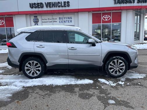 2022 Toyota RAV4 XLE Premium
