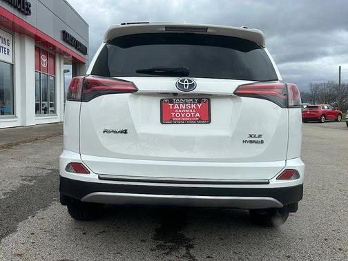 2018 Toyota RAV4 Hybrid XLE