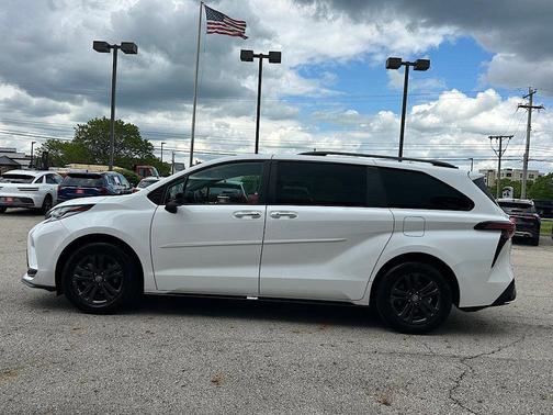 Ice Cap 2025 Toyota Sienna XSE 7 Passenger