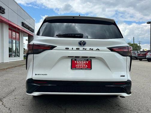 Ice Cap 2025 Toyota Sienna XSE 7 Passenger