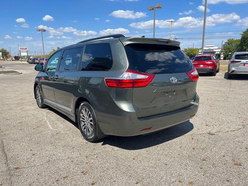2019 Toyota Sienna XLE