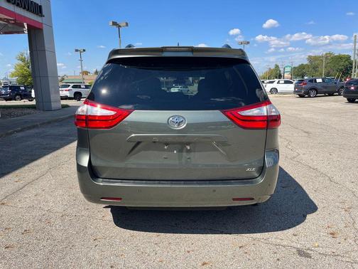 2019 Toyota Sienna XLE